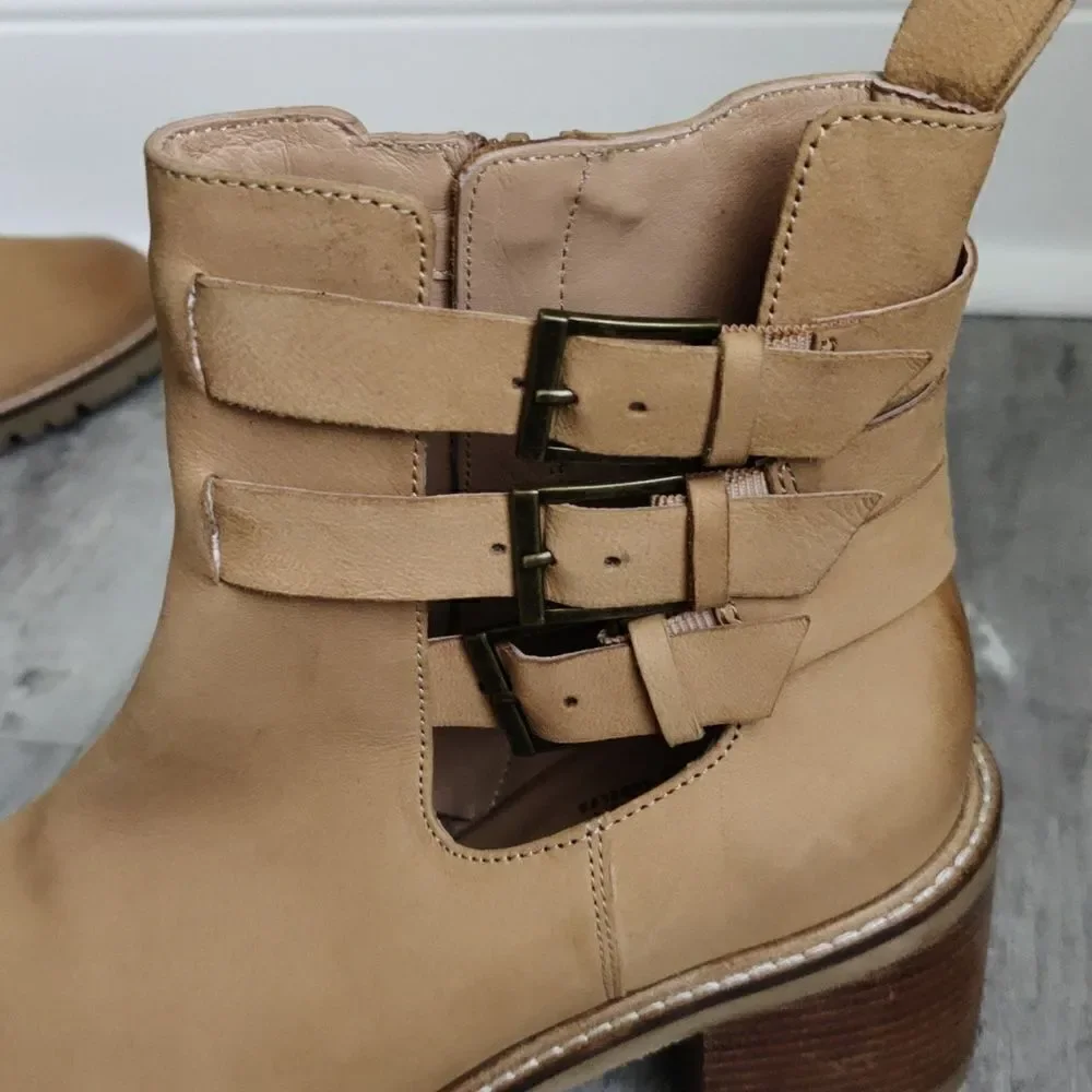 NWOB Seychelles Give it a Whirl buckle booties